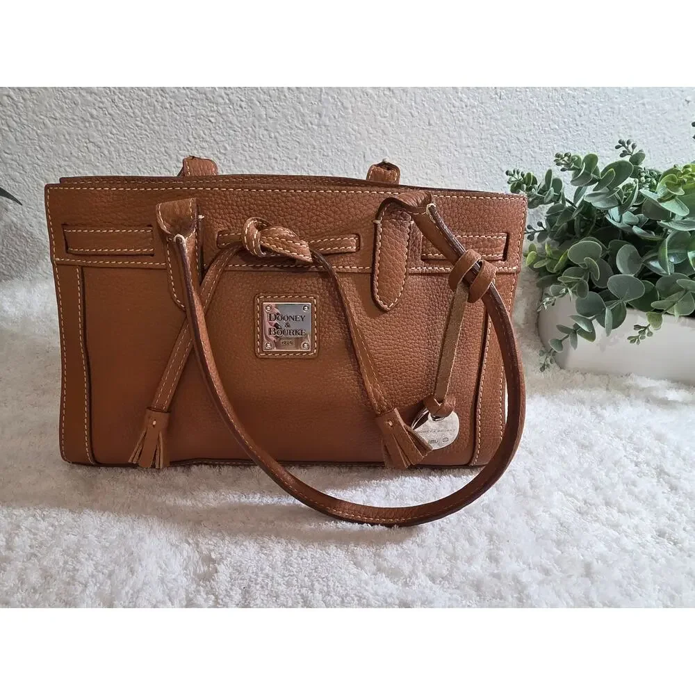 Dooney  & Bourke vintage small tassle tote bag in brown peppled leather - Picture 2 of 12